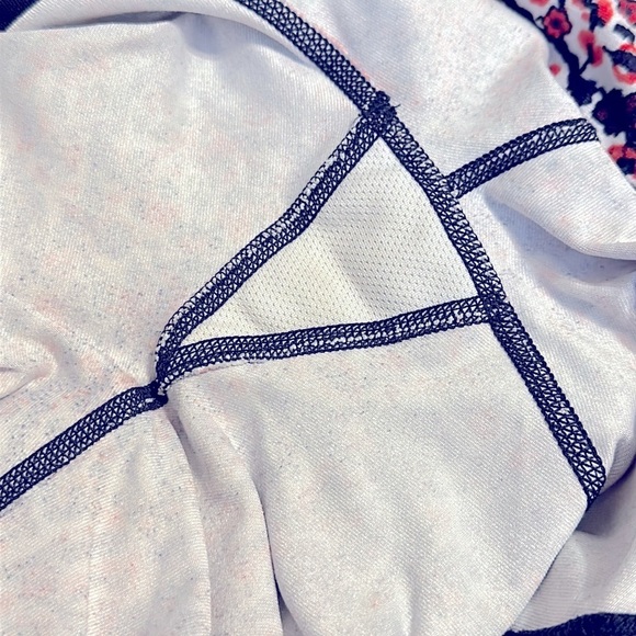 Athleta Salutation Chatarunga Colorblock Cropped Capri Legging XS #227943-01 - Picture 13 of 13